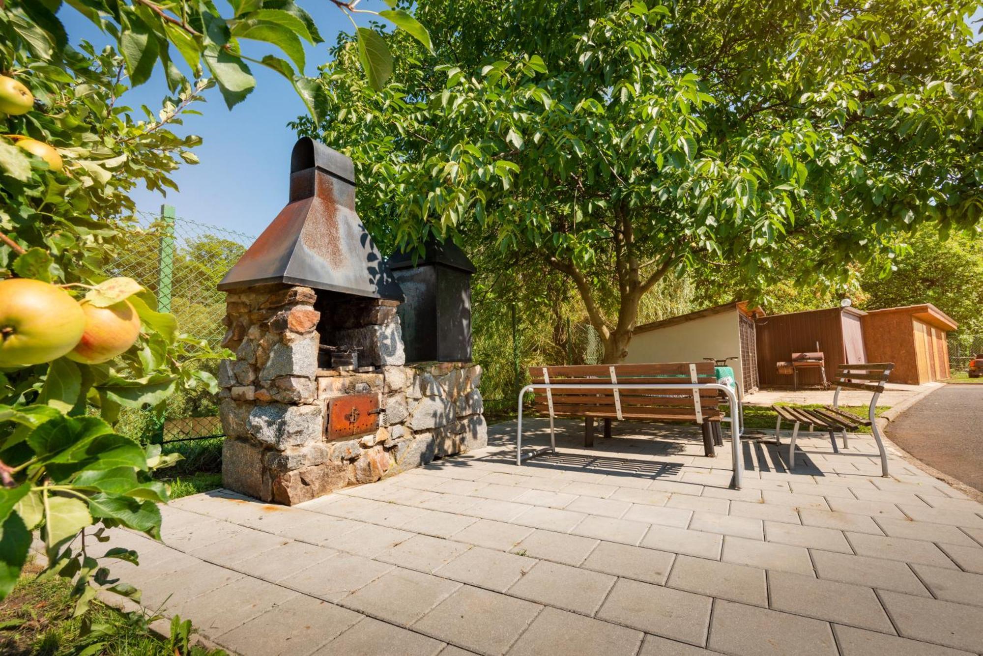 Pension U Jezu Klasterec nad Ohri Exterior photo