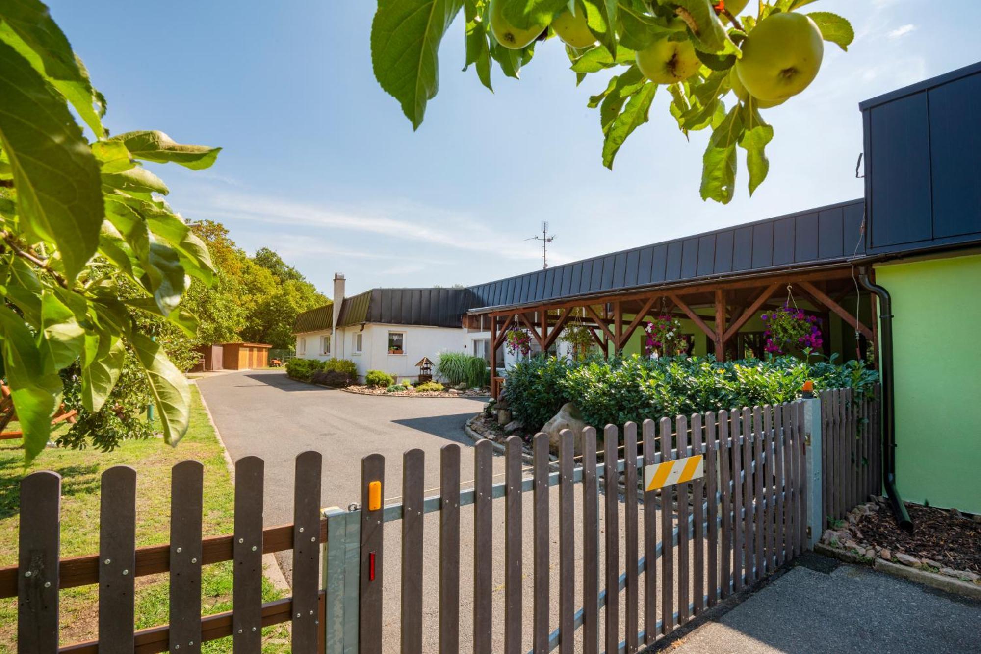 Pension U Jezu Klasterec nad Ohri Exterior photo